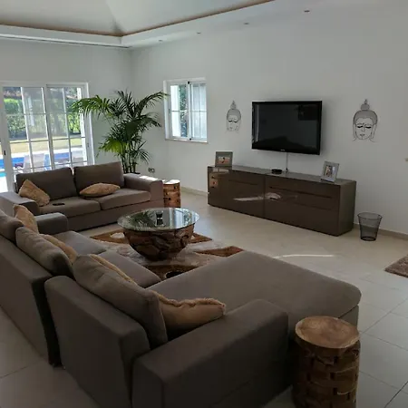 Lovely Family Large Swimming Pool And Bar! Quarteira