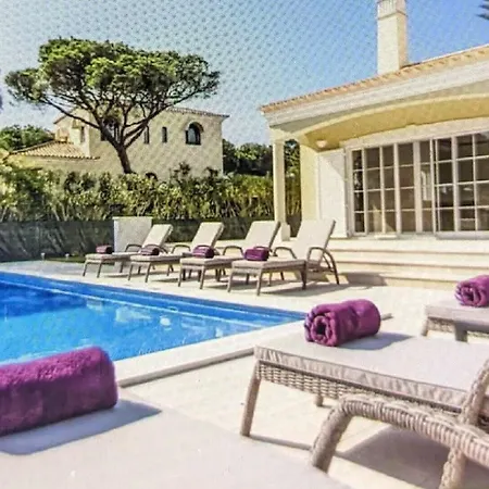 Lovely Family Large Swimming Pool And Bar! Apartamento
