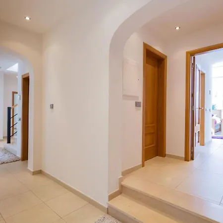 Apartamento Lovely Family Large Swimming Pool And Bar!