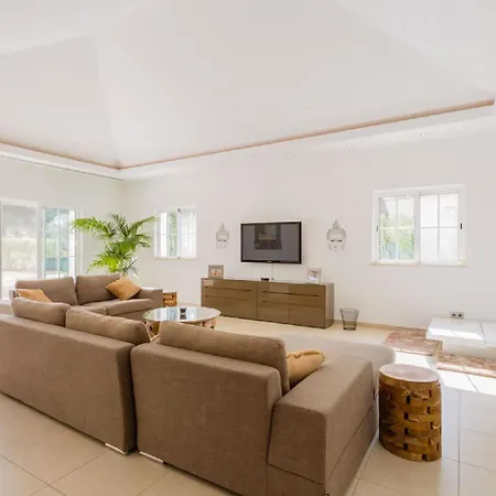 Apartamento Lovely Family Large Swimming Pool And Bar! Quarteira