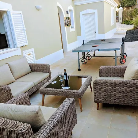Lovely Family Large Swimming Pool And Bar! *