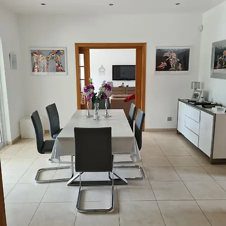 Lovely Family Large Swimming Pool And Bar! شقة كوارتيرا