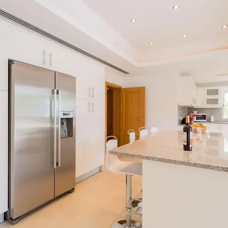 Lovely Family Large Swimming Pool And Bar! * كوارتيرا