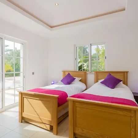 Lovely Family Large Swimming Pool And Bar! Appartement *
