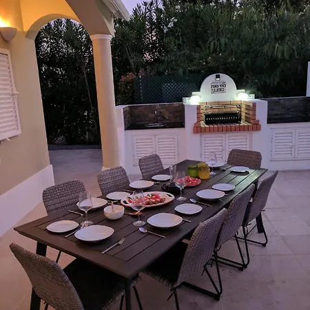 Lovely Family Large Swimming Pool And Bar! Appartement *