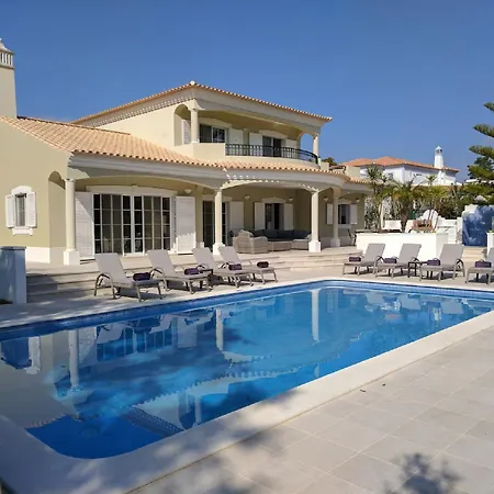 Lovely Family Large Swimming Pool And Bar! Apartamento Quarteira