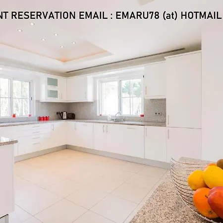 Apartamento Lovely Family Large Swimming Pool And Bar!